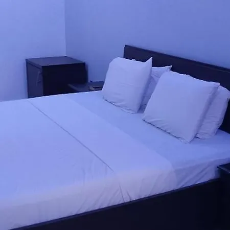 Savannah Suites, 2*