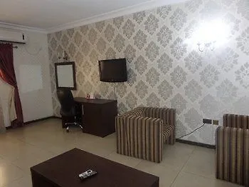 Savannah Suites, Hotel